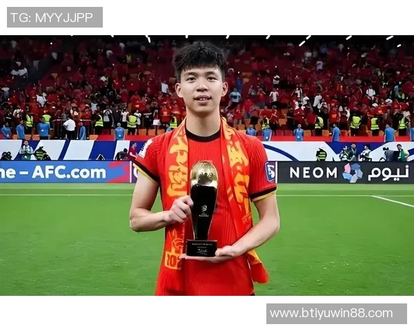 王钰栋社媒晒照庆祝晋级淘汰赛与彭啸蒯纪闻互动引发热议