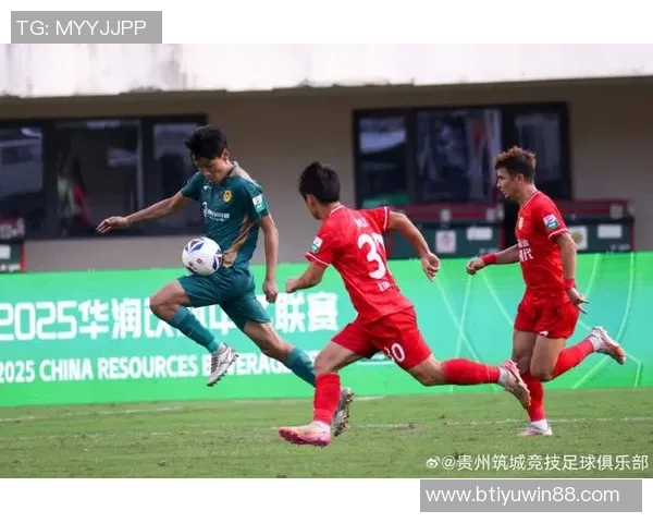 贵州筑城主场因观众投掷水杯被中足联罚款1万元引发热议